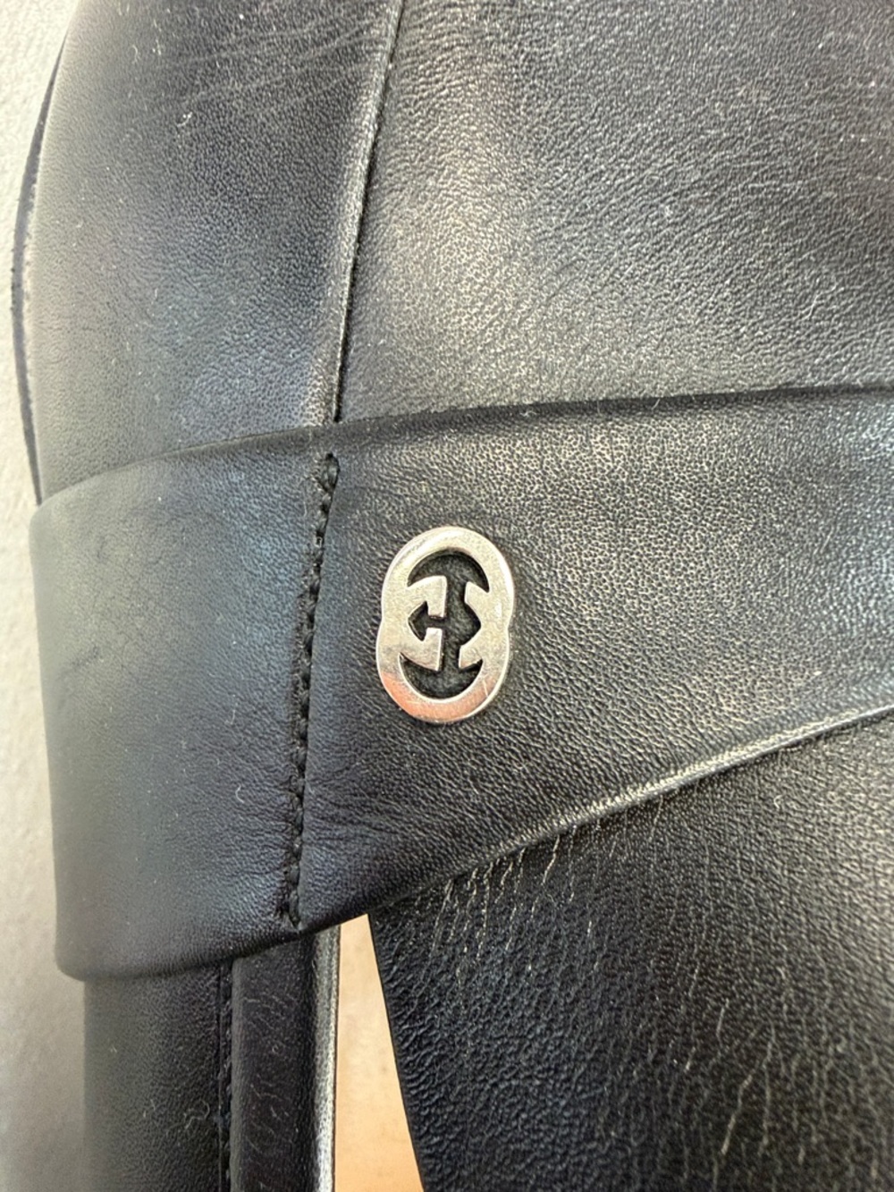 Gucci
Black Leather Slip-On Men's Loafer - Classic Dress Shoe - Picture 7 of 9